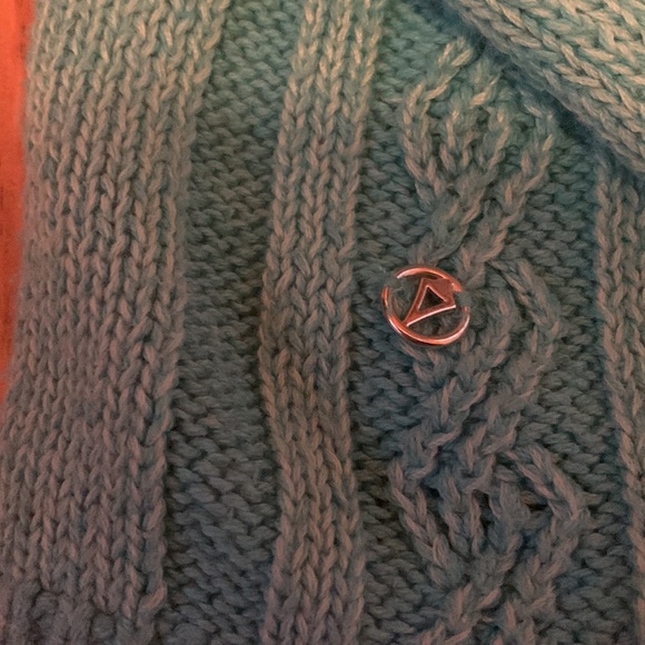 Girls Turquoise turtleneck sweater from ivivva by lululemon, girls size 14 - Picture 2 of 3